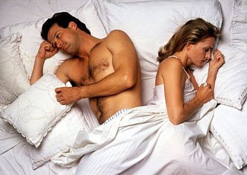 Você sabe quais são as consequências da falta de sexo para o nosso organismo?
A falta de sexo afeta o seu, o meu, o nosso organismo de forma física e 
emocional.
A falta de sexo, às vezes nos afeta de uma forma que não percebemos, sendo 
muito sutil. Já outras vezes, a falta dele, aparece de forma evidente no nosso 
corpo.
No entanto, conforme a falta de sexo vai aumentando, os sintomas podem se 
tornar cada vez mais aparentes, confira abaixo.
1) Falta de sexo “Aumenta o estresse”
O sexo e os orgasmos aliviam as suas tensões obtidas durante o dia, pois 
relaxam seus músculos e seu corpo, liberam hormôni
